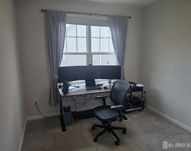 907 Greenland Square - Photo Thumbnail 14