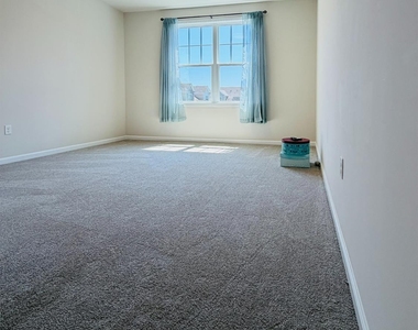 907 Greenland Square - Photo Thumbnail 28