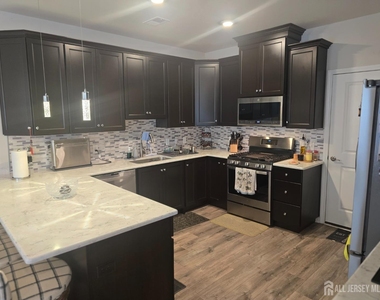 907 Greenland Square - Photo Thumbnail 11