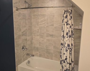 907 Greenland Square - Photo Thumbnail 7