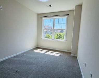 907 Greenland Square - Photo Thumbnail 25