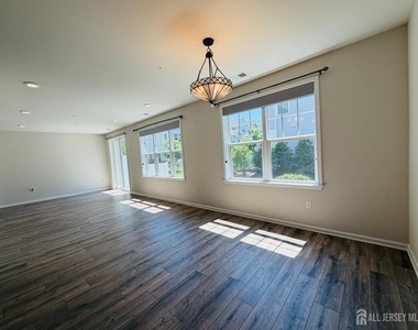 907 Greenland Square - Photo Thumbnail 20