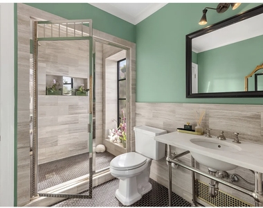 410 W 24th Street - Photo Thumbnail 15