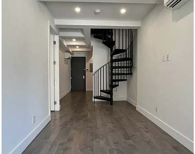 2113 5th Avenue - Photo Thumbnail 3