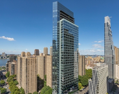 160 W 66th Street - Photo Thumbnail 2