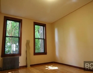 100 Cornelia Street - Photo Thumbnail 2
