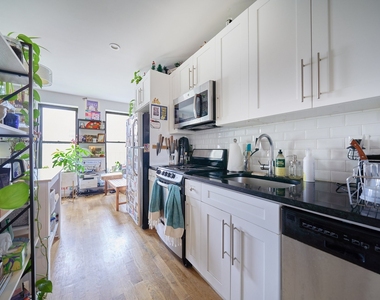 335 W 43rd Street - Photo Thumbnail 6