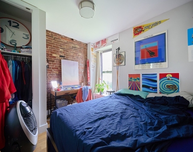 335 W 43rd Street - Photo Thumbnail 5