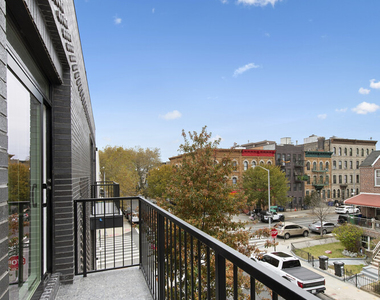 286 Covert Street - Photo Thumbnail 2