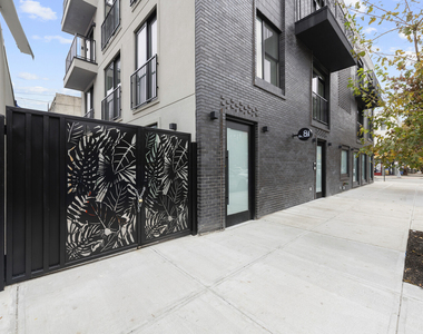 286 Covert Street - Photo Thumbnail 2