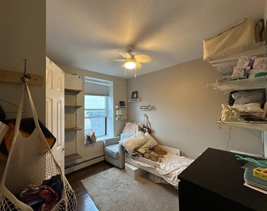 374 Van Brunt Street - Photo Thumbnail 4