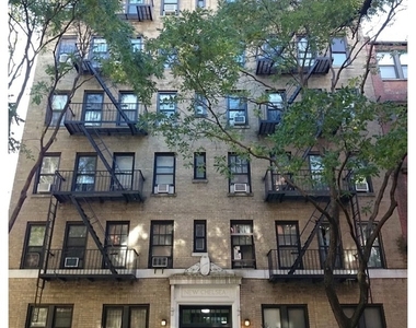 342 W 21st Street - Photo Thumbnail 7