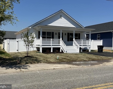 704 Jackson Street - Photo Thumbnail 2