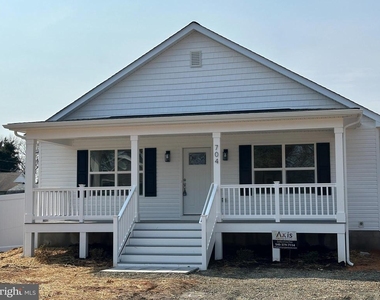 704 Jackson Street - Photo Thumbnail 1