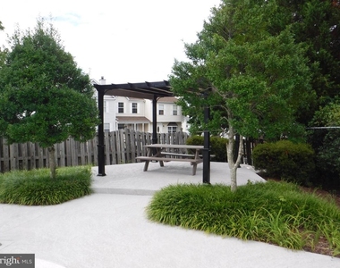 200 Dover Place - Photo Thumbnail 16