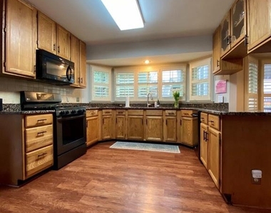 2 Eastbrook Court - Photo Thumbnail 2
