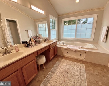 2 Eastbrook Court - Photo Thumbnail 10