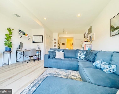 127 Streamview Drive - Photo Thumbnail 3
