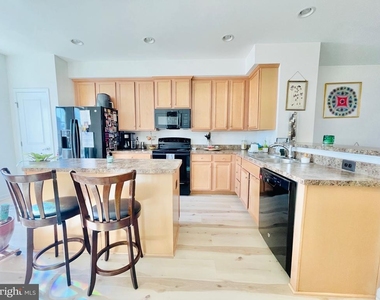 127 Streamview Drive - Photo Thumbnail 13