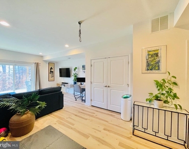 127 Streamview Drive - Photo Thumbnail 6
