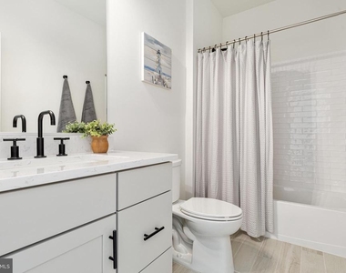 6746 Upland Manor Drive - Photo Thumbnail 7