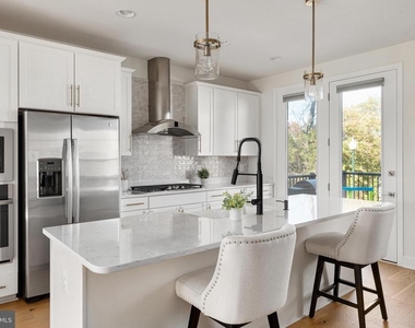 6746 Upland Manor Drive - Photo Thumbnail 2