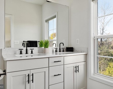 6746 Upland Manor Drive - Photo Thumbnail 14