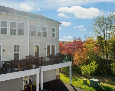 6746 Upland Manor Drive - Photo Thumbnail 16