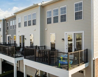 6746 Upland Manor Drive - Photo Thumbnail 18