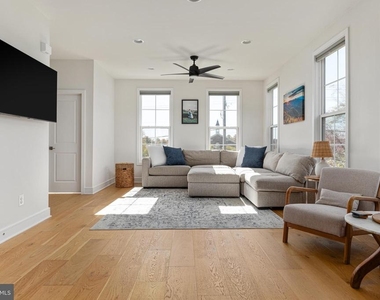 6746 Upland Manor Drive - Photo Thumbnail 5