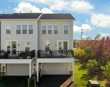 6746 Upland Manor Drive - Photo Thumbnail 15
