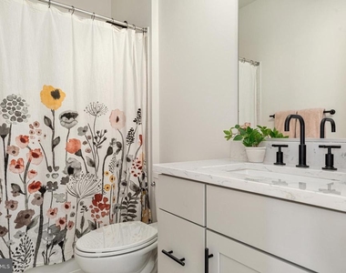 6746 Upland Manor Drive - Photo Thumbnail 36