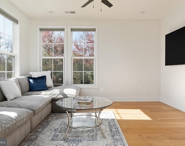 6746 Upland Manor Drive - Photo Thumbnail 33