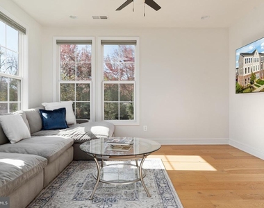 6746 Upland Manor Drive - Photo Thumbnail 32