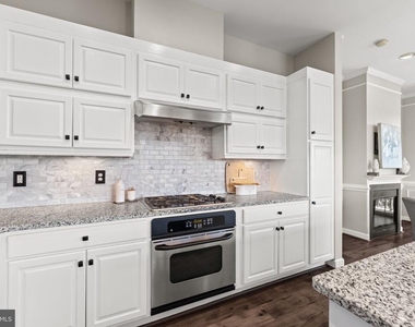 810 Belmont Bay Drive - Photo Thumbnail 11