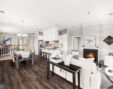 810 Belmont Bay Drive - Photo Thumbnail 14