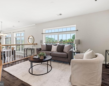 810 Belmont Bay Drive - Photo Thumbnail 3