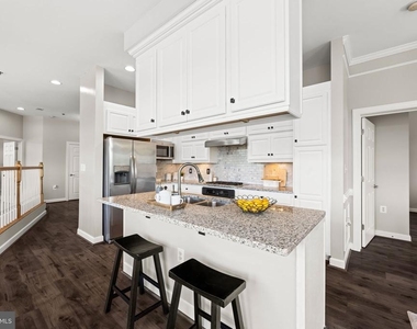 810 Belmont Bay Drive - Photo Thumbnail 12