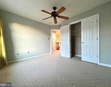 21831 Ladyslipper Square - Photo Thumbnail 32