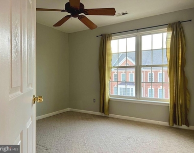 21831 Ladyslipper Square - Photo Thumbnail 33