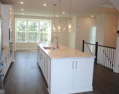 43761 Metro Terrace - Photo Thumbnail 2
