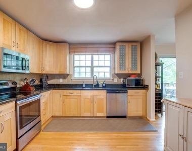 10535 Brevity Drive - Photo Thumbnail 11