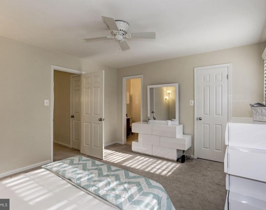 6069 Crown Royal Circle - Photo Thumbnail 14