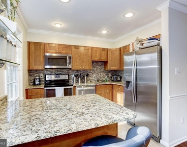 6069 Crown Royal Circle - Photo Thumbnail 10
