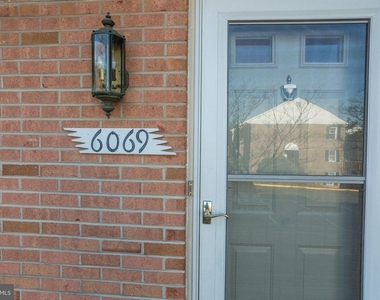 6069 Crown Royal Circle - Photo Thumbnail 1