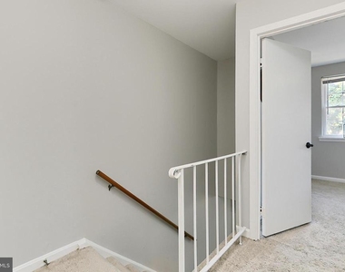 7844 Snead Lane - Photo Thumbnail 16