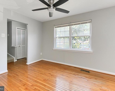 7844 Snead Lane - Photo Thumbnail 6