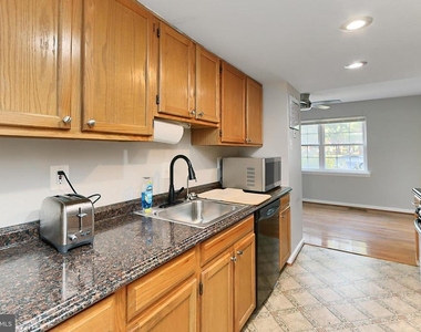 7844 Snead Lane - Photo Thumbnail 9