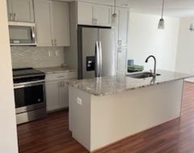 1823 N Shore Court - Photo Thumbnail 11