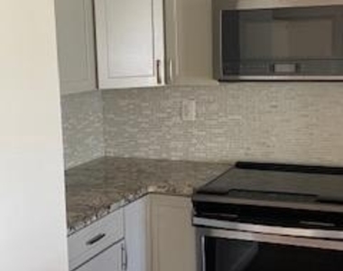 1823 N Shore Court - Photo Thumbnail 14
